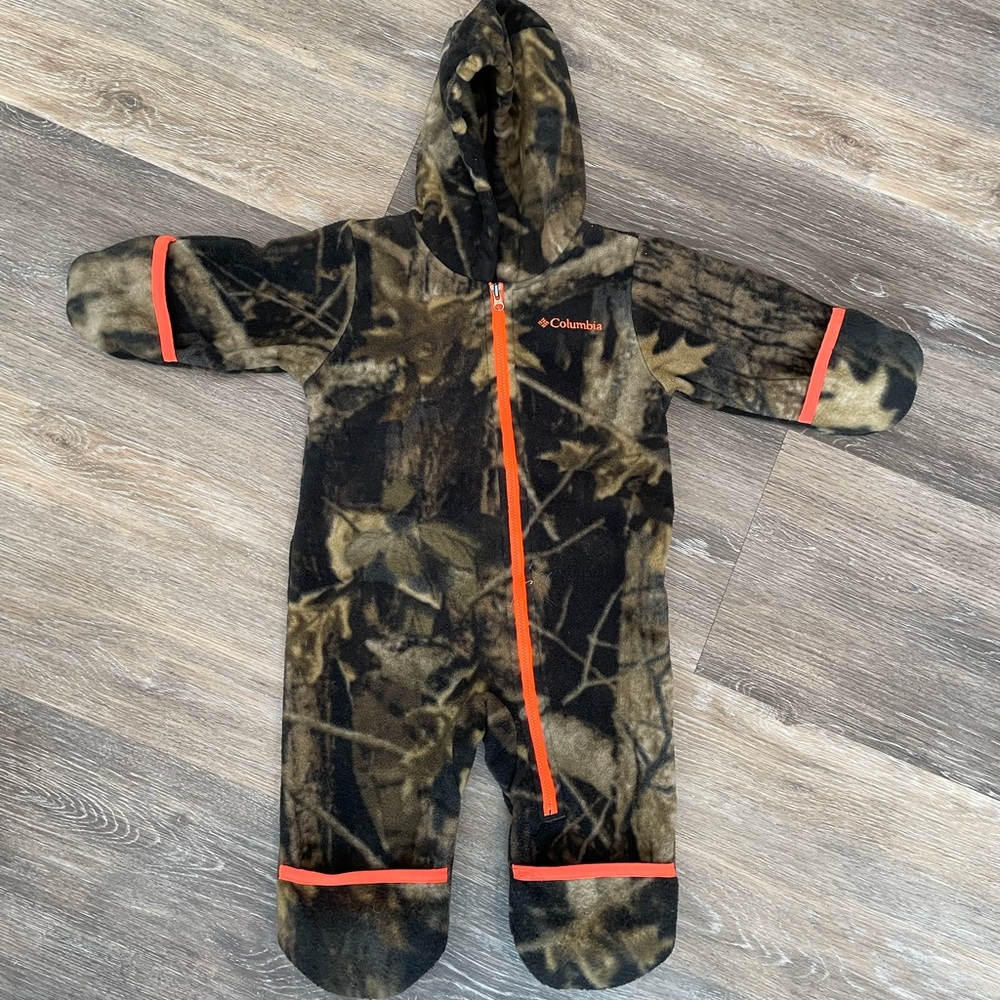 Columbia Hooded Zip Up Camo Onsie 6-12 months